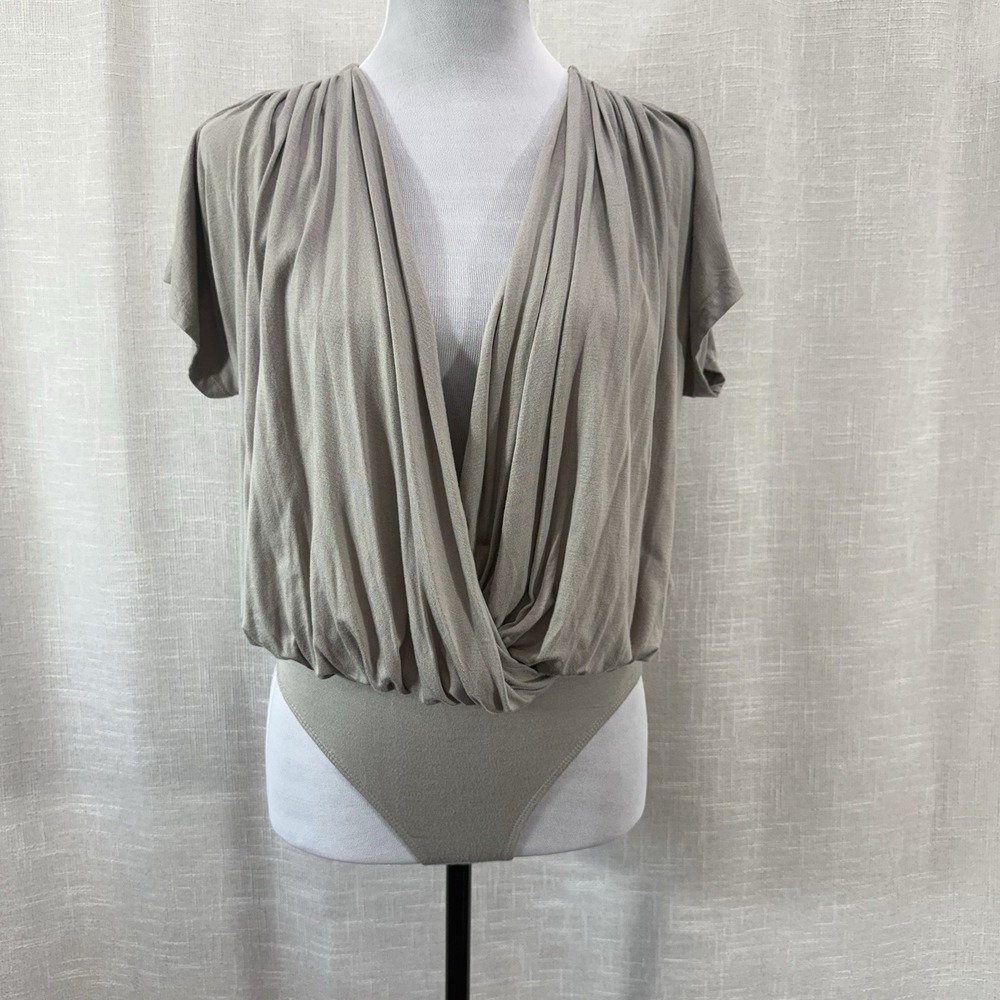 NWT Doe & Rae Women's Size Small Olive Gray Pleated V-Neck Top /‎ Bodysuit Rayon